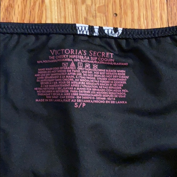 NEW with Liner VS “Totally Beachin’” Swim Bottoms - Picture 3 of 4